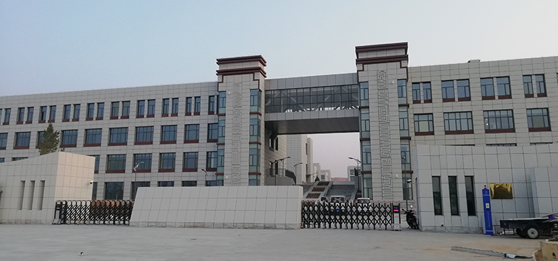 鄂爾多斯市蒙古族學(xué)校電教室電腦桌，安裝升降屏風(fēng)桌