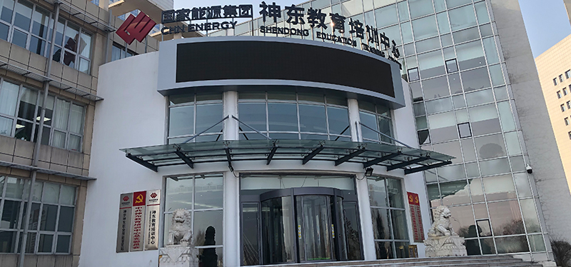 陜西榆林神東教培中心安裝升降屏風(fēng)電腦桌，實(shí)現(xiàn)一室多用