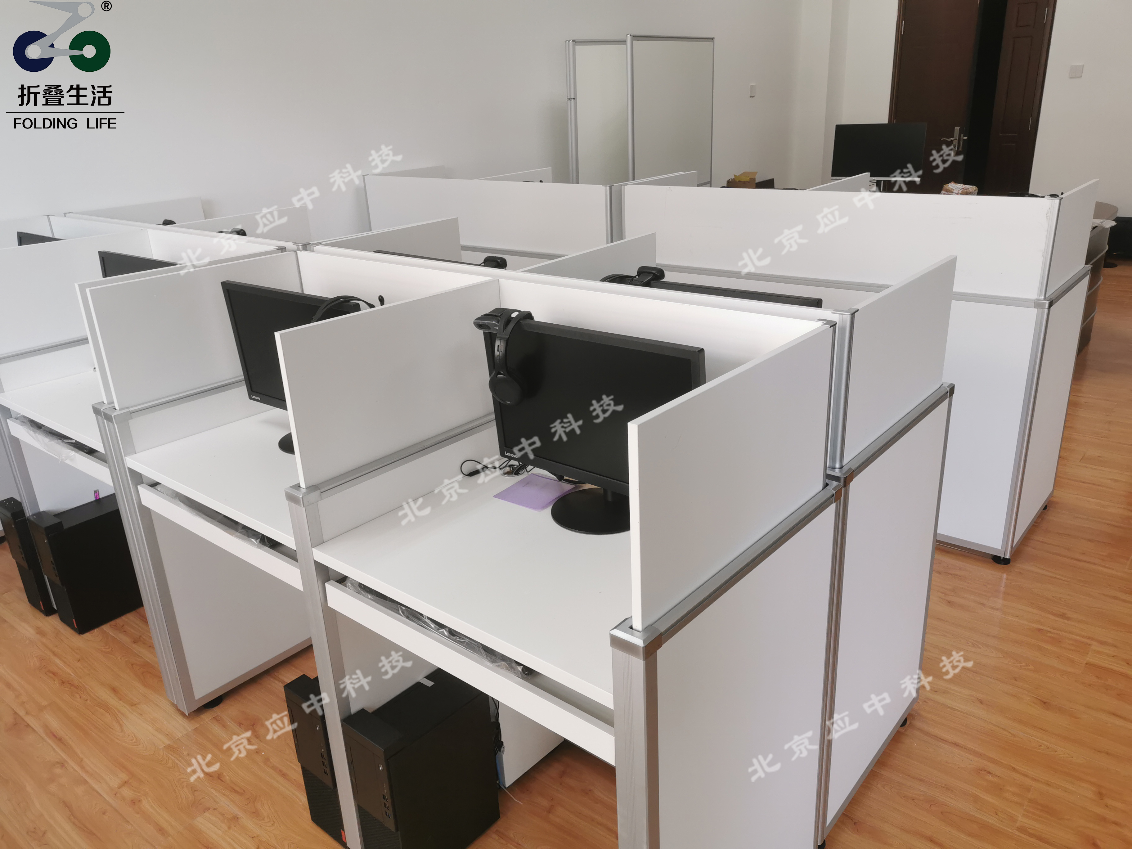 升降屏風(fēng)桌是現(xiàn)代教學(xué)的重要組成部分