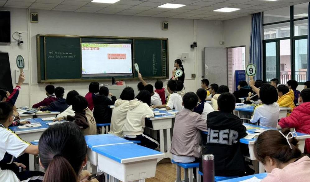 遼寧電視臺報道，AI教師進(jìn)課堂，傳統(tǒng)教學(xué)換新方